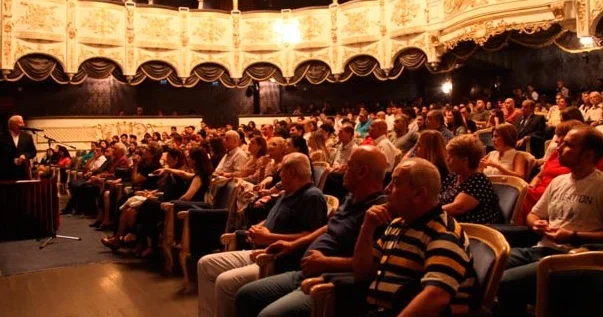 Bədii rəhbər vəzifəsinin ləğvi teatrların yaradıcı xətti üçün...