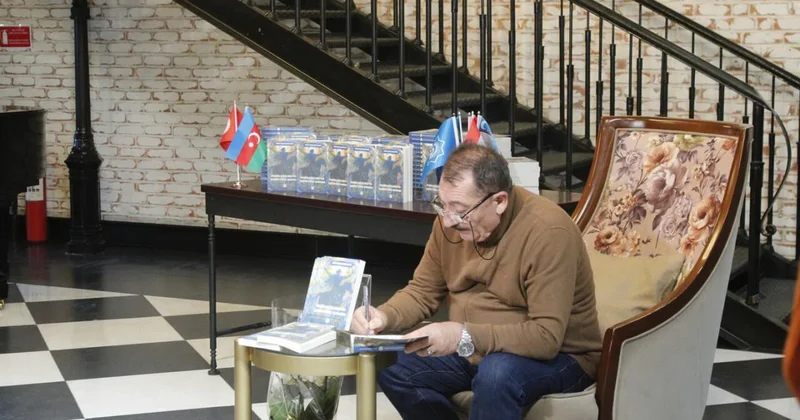 В Баку состоялась презентация новой книги азербайджанского поэта Рустама Бехруди ФОТО
