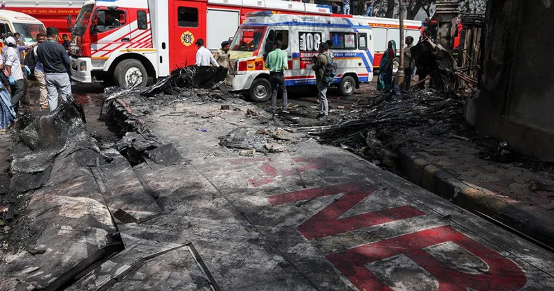 Крушение самолета в Индии видео