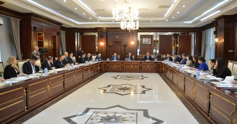 Milli Məclisin İnsan hüquqları komitəsində yeni “Uşaq hüquqları haqqında” qanun müzakirə edilib FOTO