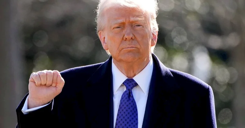 Tramp daha bir ölkənin tezliklə çökəcəyini elan etdi