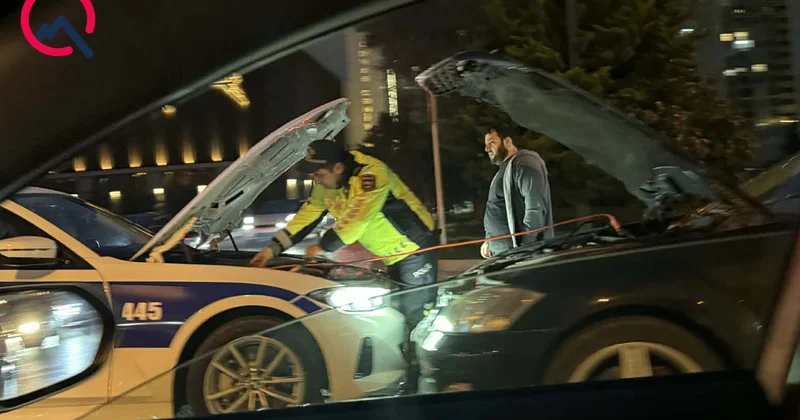 Polis yolda qalan sürücüyə belə kömək etdi Fotolar