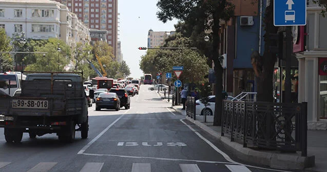 Bakının mərkəzi prospektində avtobus zolağı LƏĞV OLUNUR? FOTO