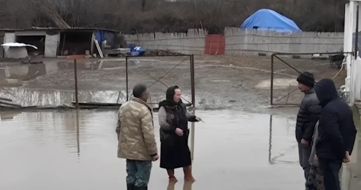 Авария на водопроводе в Кюрдамире оставила без питьевой воды город и шесть сел