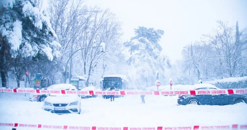 В Испании объявили максимальный уровень погодной опасности из за бури со снегопадами