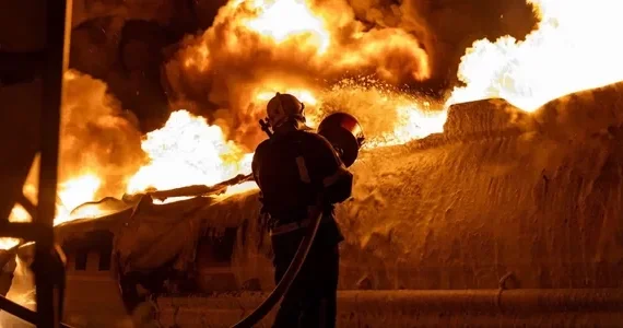 Пожар на французском горнолыжном курорте Куршевель не могут потушить уже более суток