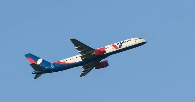 Rusiyaya uçan 245 nəfərlik sərnişin təyyarəsi həyəcan siqnalı verdi Təcili eniş