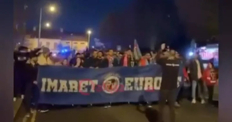 “Qarabağ” azarkeşləri Liverpulda stadiona doğru yürüş edirlər ANBAAN VİDEO