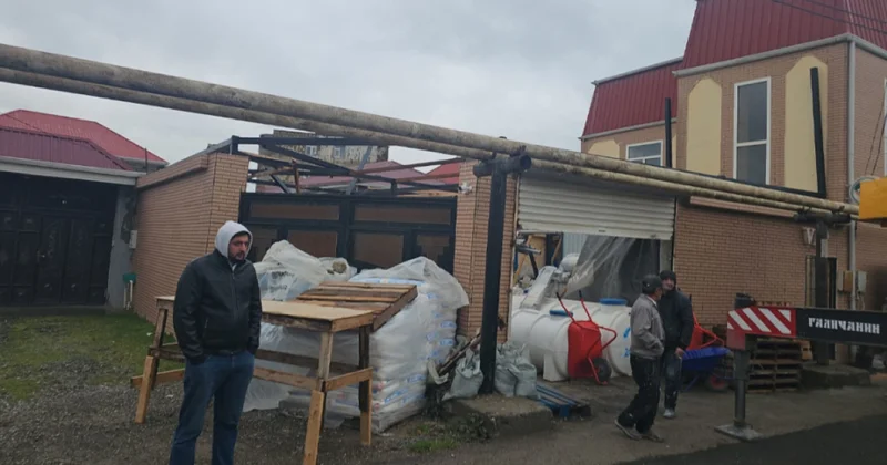 В Баку демонтирована незаконная постройка ВИДЕО