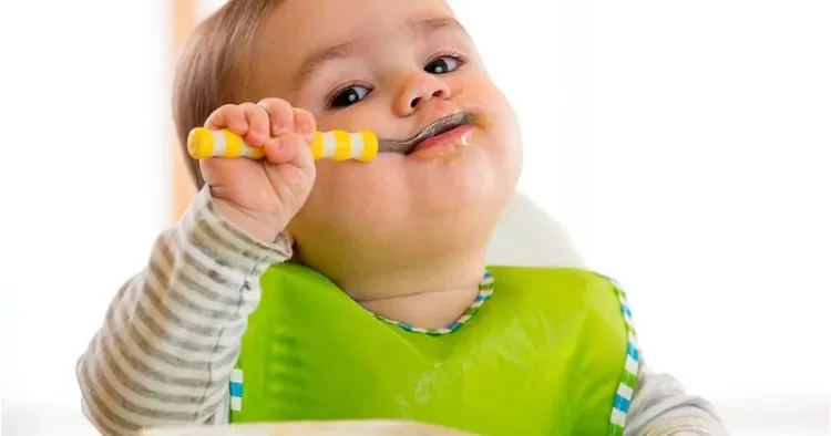 Uşaqlara niyə vaxtından əvvəl ev yeməkləri vermək olmaz? Pediatrdan AÇIQLAMA