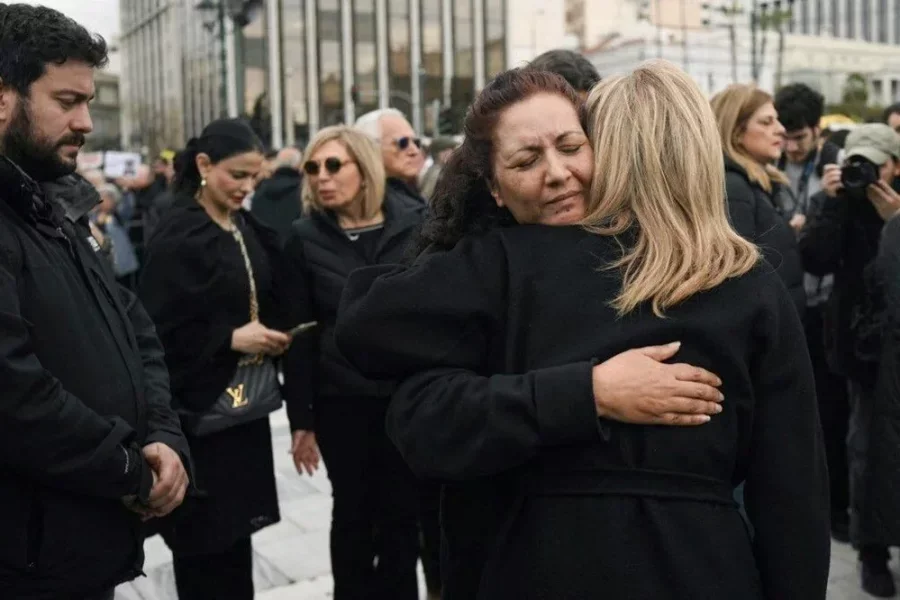 Yunanıstanda həyat dayandı: Minlərlə insan...