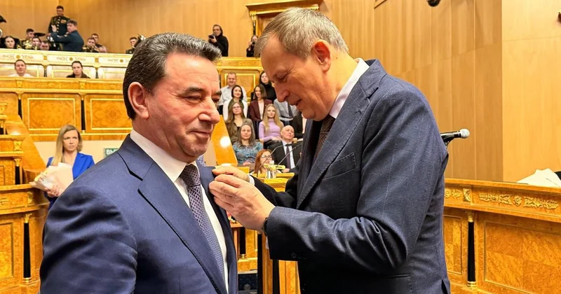 Rusiya Prezidenti Səyyad Əliyevi təltif etdi FOTO