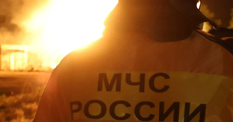 В России после атаки беспилотников горит нефтеперерабатывающий завод