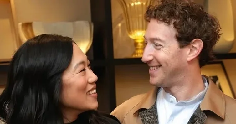 Moda nümayişində Mark Zuckerberg və həyat yoldaşının geyimləri gündəm oldu