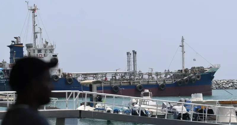 Нефтяные танкеры избегают Ормузского пролива после ударов США и Израиля по Ирану