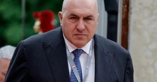 Министр обороны Италии не может покинуть Дубай после ударов Ирана Minval Politika