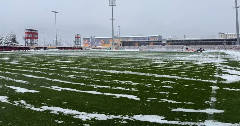 Qəbələ stadionunda qarlı hava: Oyun baş tutacaqmı?