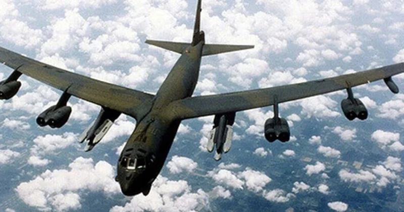 Бомбардировщик B 52 подняли над США