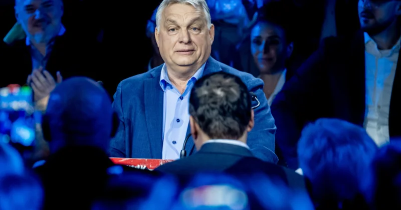 Orban beynəlxalq vəziyyətin gərginləşməsi fonunda müharibə əleyhinə mitinqdə çıxış edib