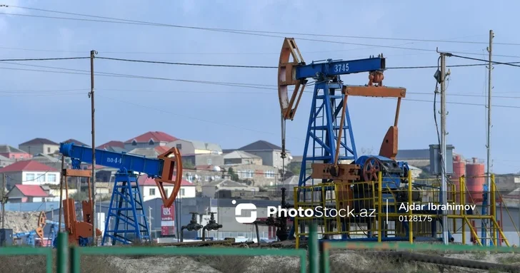 Азербайджанская нефть Azeri Light продолжает снижение на мировых рынках