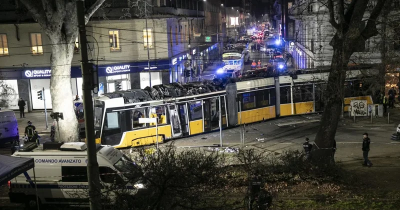 İtaliyada tramvay relsdən çıxdı: İki ölü, onlarla yaralı var VİDEO