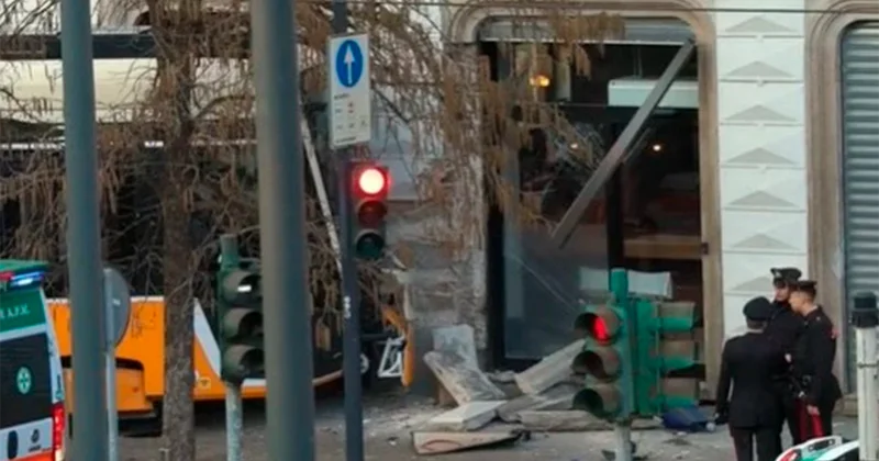 Milanda tramvayın relsdən çıxıb qəza etdi 2 ölü, 40 yaralı