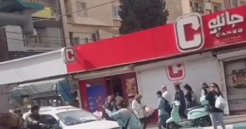 Одни убегают, другие празднуют: Что происходит в Тегеране видео