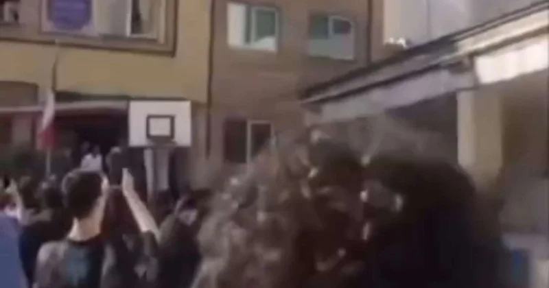 İsrailin hücumuna görə iranlılar küçəyə axışdı VİDEO