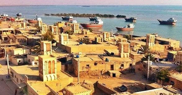 İrandan Pakistana icazə: 20 gəmi boğazdan keçəcək