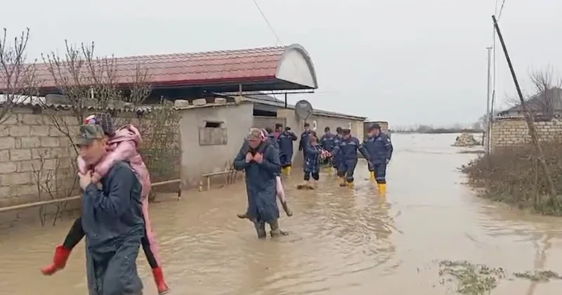 Xaçmazda köməksiz qalan 22 nəfər təxliyyə edildi FOTO