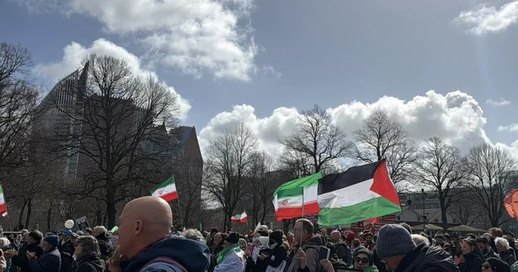 В Гааге несколько сотен человек собрались на демонстрацию в поддержку Ирана