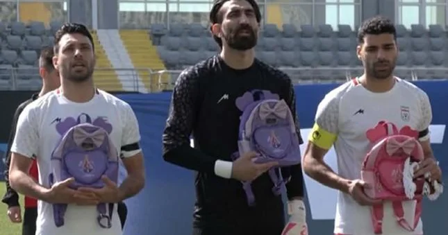 İran millisi həlak olan 179 məktəbli qızı belə andı Video