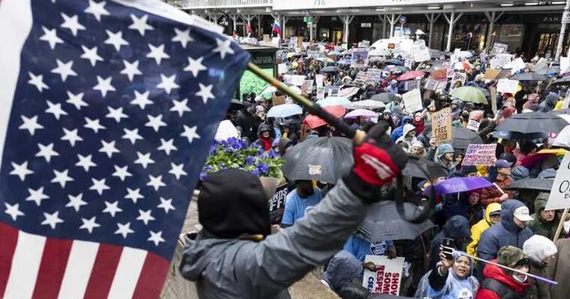 Американцы выходят на протесты против Трампа ФОТО