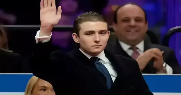 Trampın oğlu ilə danışan sevgilisini döydü, həbs olundu