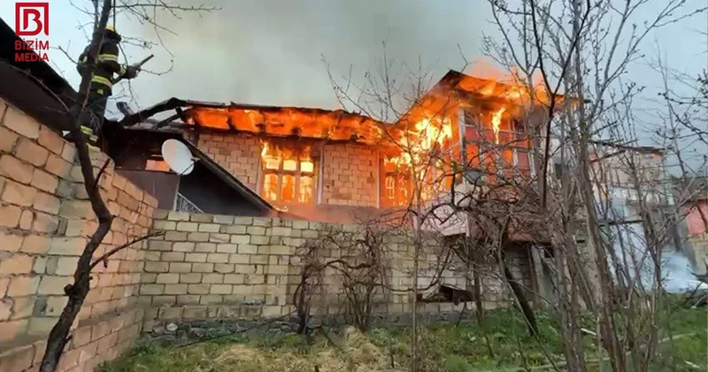 Şəkidə GÜCLÜ YANĞIN Evlər yararsız hala düşdü FOTO