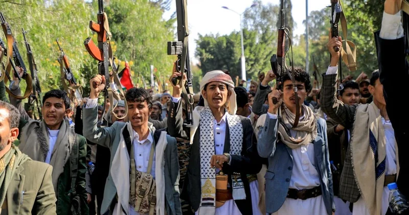 İsrailin həssas hərbi hədəflərini vurduq Husilər