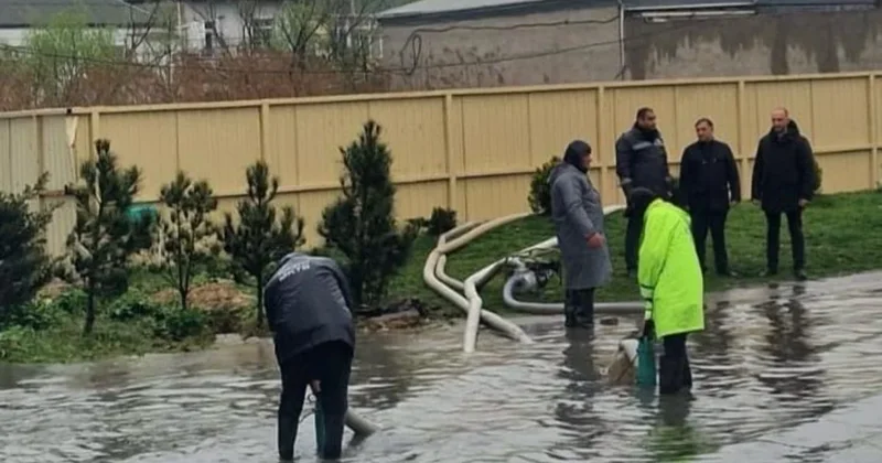 Замглавы ИВ города Баку осмотрел территории, пострадавшие от последствий дождя