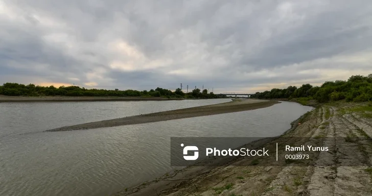 Ливни вызвали подъем уровня воды в реках и селевые потоки в регионах Азербайджана