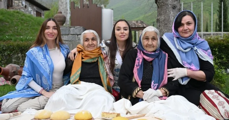 Leyla və Arzu Əliyevalar Şəkidə Fotolar