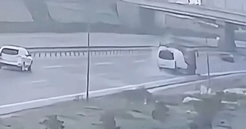 Bakıda avtomobil nasazlığa görə dayanan maşına çırpılıb, ölən var VİDEO