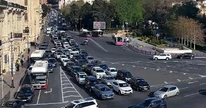 13 yolda tıxac var Siyahı