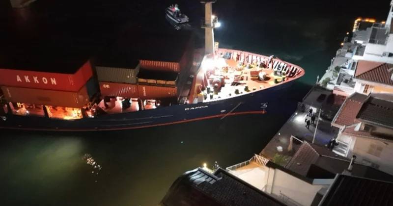 Malikanənin yaxınlığında gəmi saya oturdu İstanbul boğazı bağlandı Foto