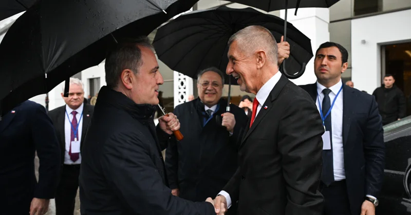 Ceyhun Bayramov Andrey Babişi yola saldı Fotolar