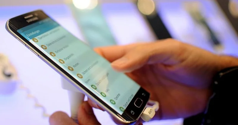 Android yeniləməsi Samsung smartfonlarının ekranlarını çökdürdü