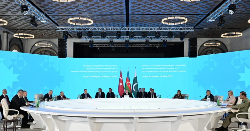 Azərbaycan, Türkiyə və Pakistan liderlərinin Laçında üçtərəfli Zirvə görüşü keçirilib YENİLƏNİB 1 VİDEO