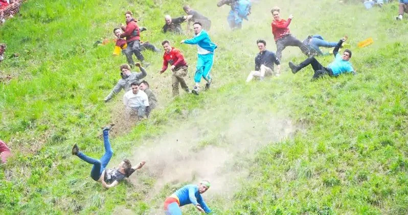 Pendir uğrunda mübarizə: Yarışda təpədən aşağı sürüşürlər FOTOLAR