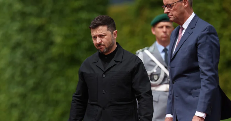 Zelenski Berlinə qara paltarda gəlib