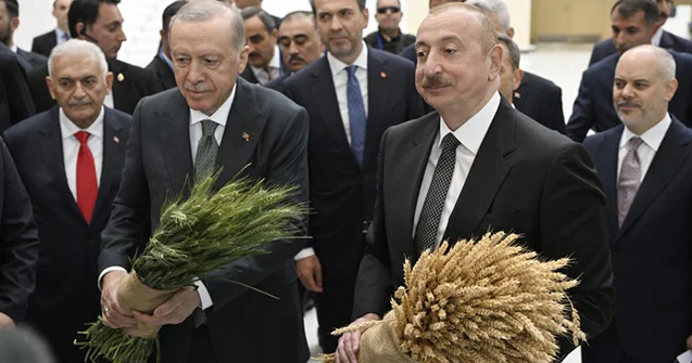 Əliyevlə Ərdoğana simvolik hədiyyə Foto