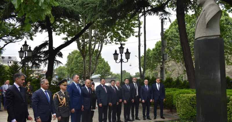 Tbilisidə Ulu Öndərin abidəsi ziyarət olunub