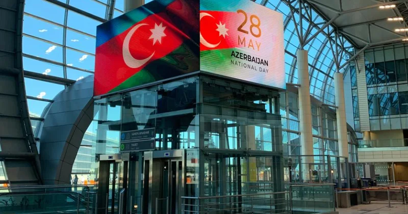 Азербайджанский флаг появился на экранах аэропорта Домодедово